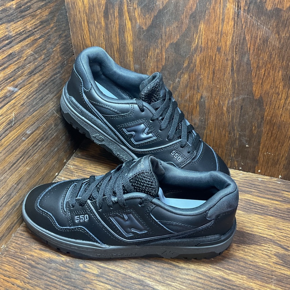 New balance 550 triple black leather boys 6.5 women size 7.5 brand new